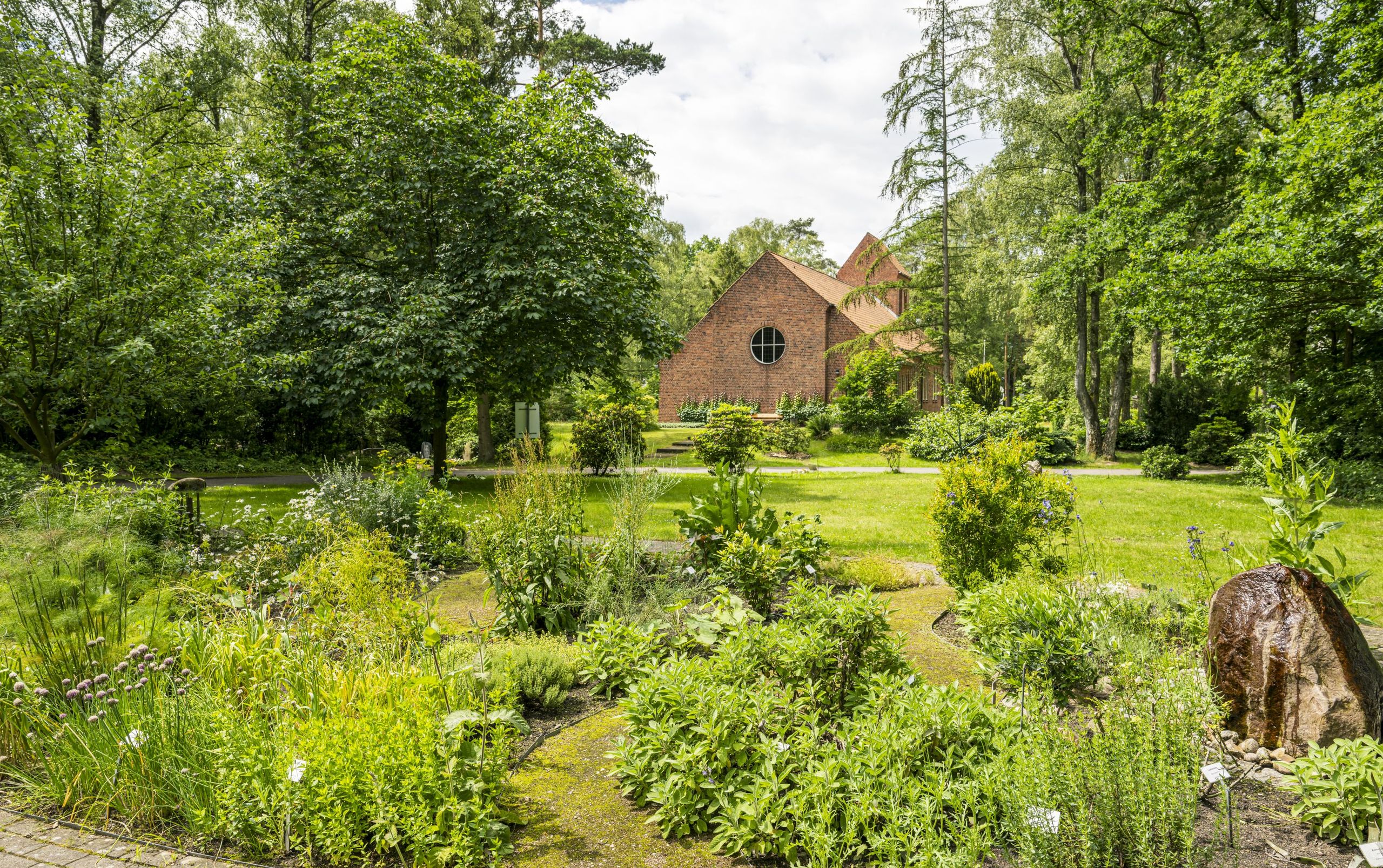 Aufnahme des Bibelgartens der Christus-Kirche