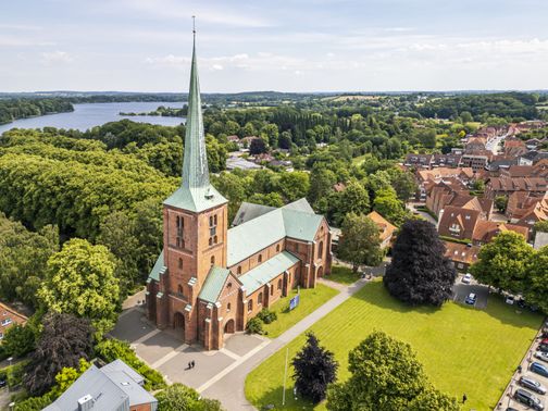 Luftaufnahme der Marienkirche in Bad Segeberg