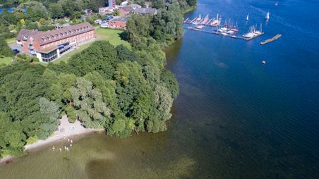 Jugendherberge in Plön mit Blick auf den See