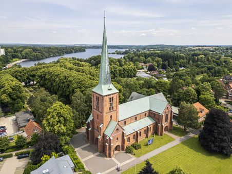 Luftaufnahme der Marienkriche in Bad Segeberg