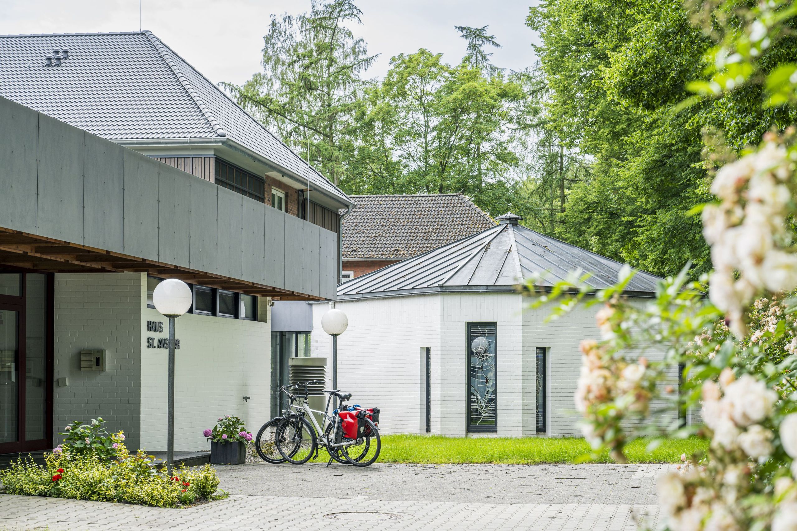 Aufnahme des Haus St. Ansgar auf dem Gelände des Kloster Nütschau