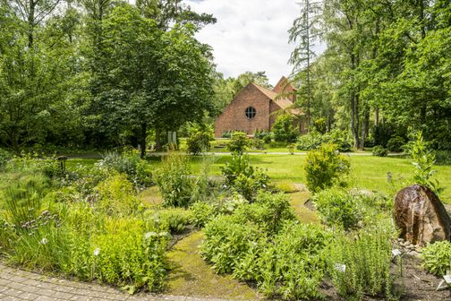 Aufnahme des Bibelgartens der Christus-Kirche