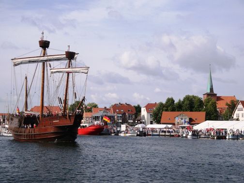 Segelschiff am Hafen