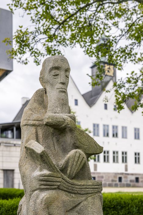 Aufnahme einer Statue auf dem Gelände des Klosters Nütschau