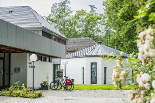 Aufnahme des Haus St. Ansgar auf dem Gelände des Kloster Nütschau